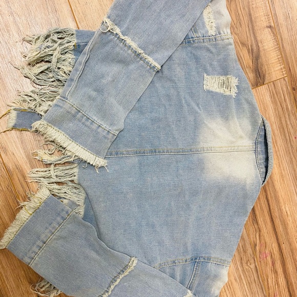 Cropped fringe jean jacket ripped light blue size small adult - Picture 9 of 9